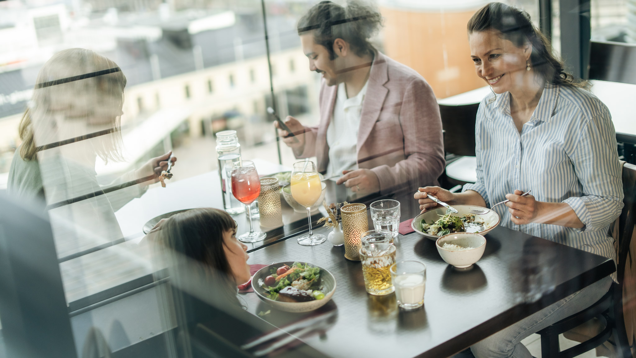 Cafes &amp; restaurants