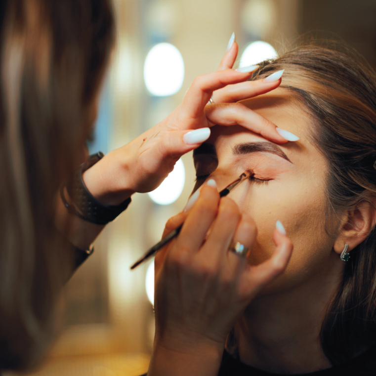 KICKS har makeup dag.png